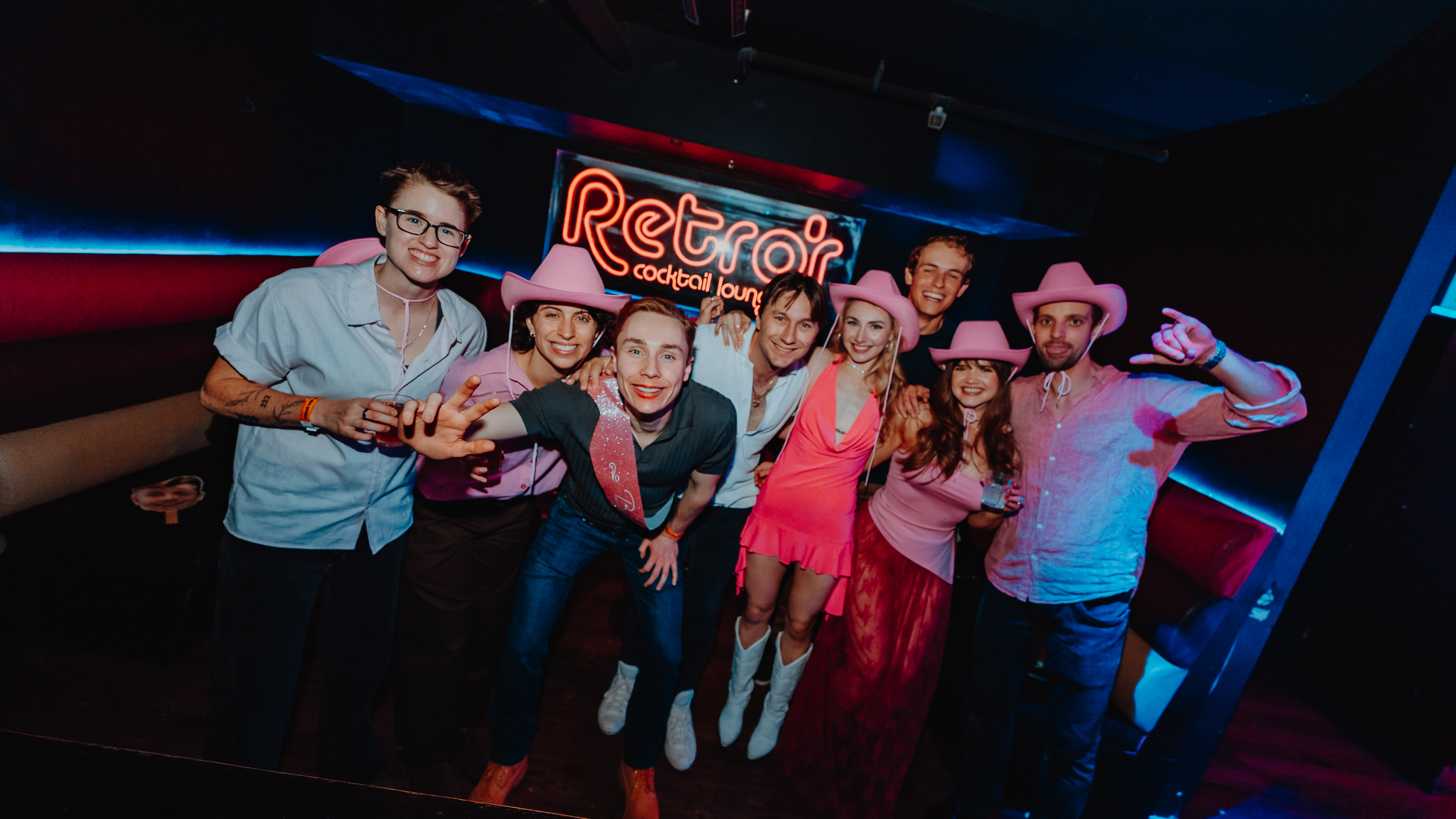 Nightclub crowd atmosphere, Retros Surfers Paradise